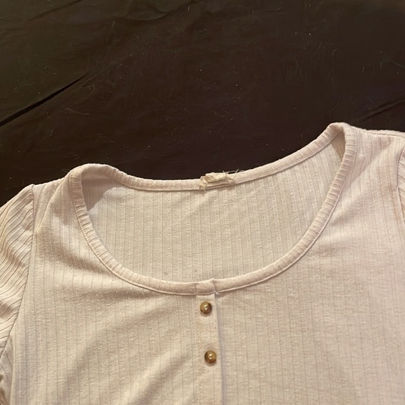 White cropped button up t shirt - Picture 3 of 3